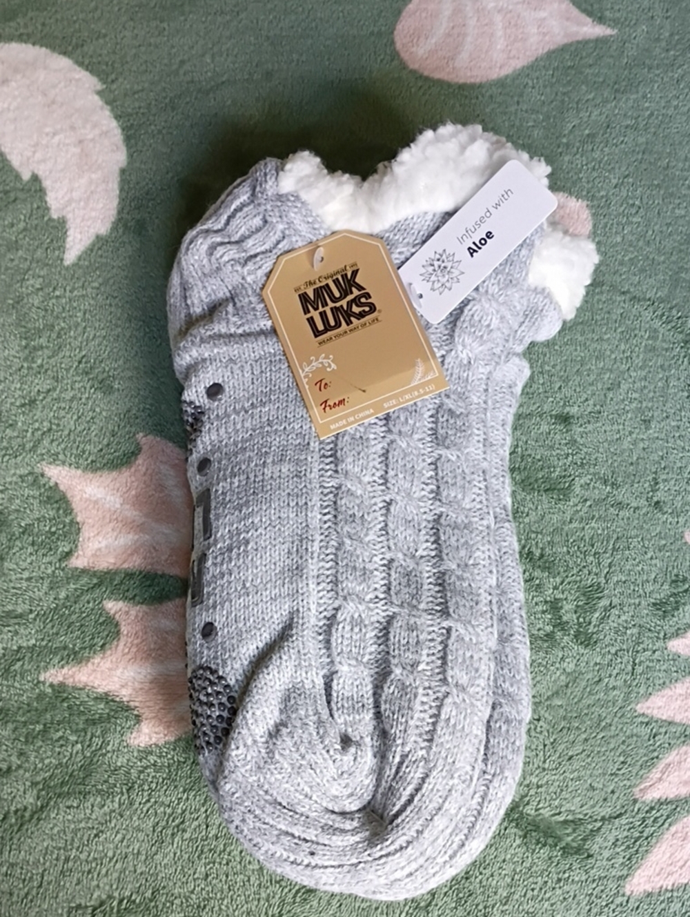 Muk Luks Gray Cable Knit Sherpa-Lined Women's Slipper Socks 🩶 🤍